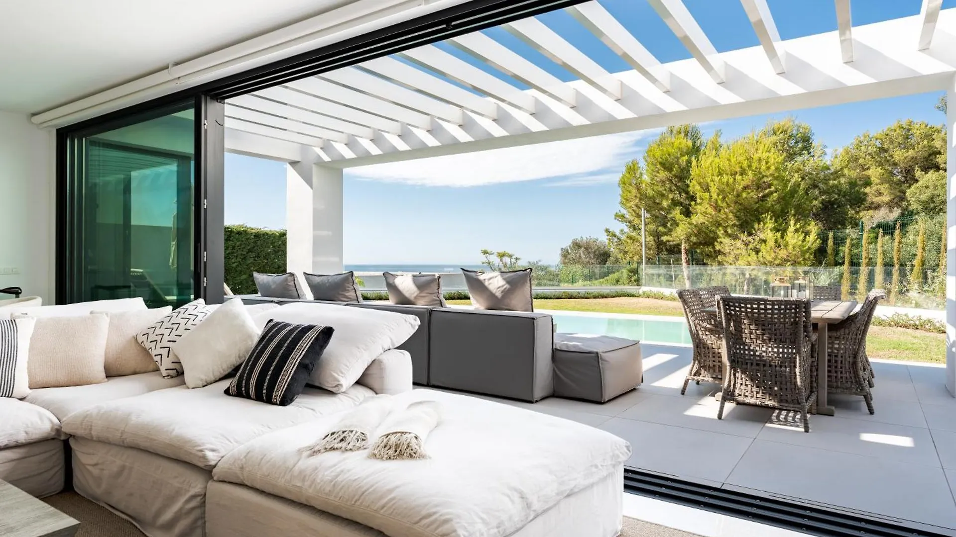 Lujosa Villa Con Vistas Al Mar Marbella Spain
